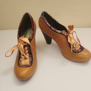 Poetic Licence London Vintage Granny Lace Up Style, Gold Leather, Sz. 7, Pre-Own